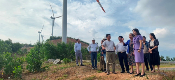 Ban Dân tộc HĐND tỉnh Quảng Trị khảo sát thực địa một công trình điện gió trên địa bàn huyện Hướng Hóa - ẢNH MAI LINH